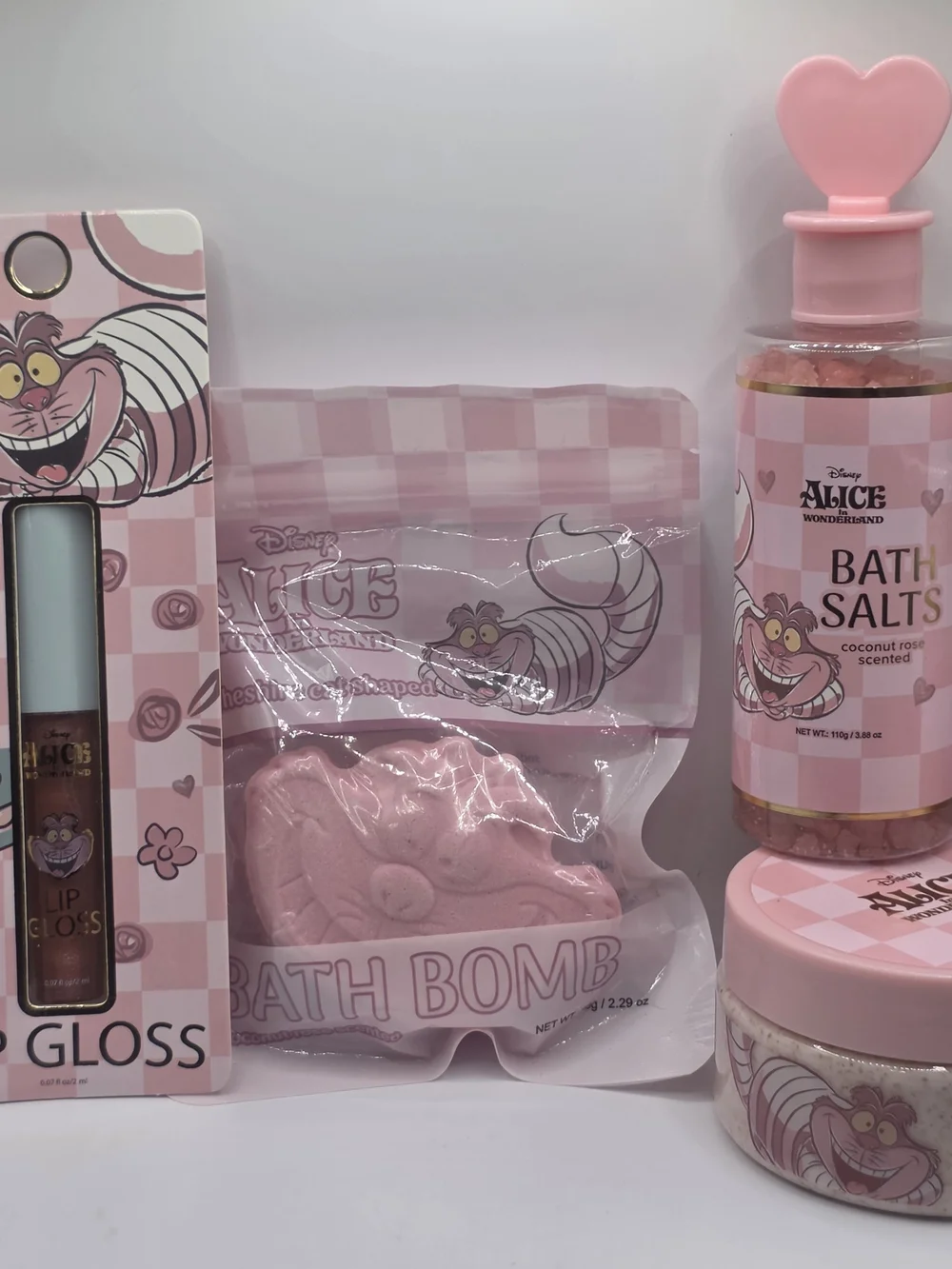 Disney Alice in Wonderland Pink Bath Set - Lip Gloss,Bath Bomb,Salts & Scrub